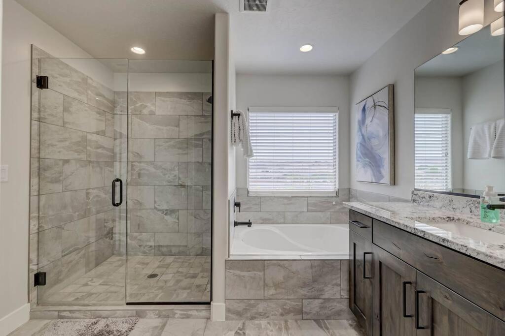 Villa St George, Private Hot Tub/Patio, New Community Washington Exterior foto